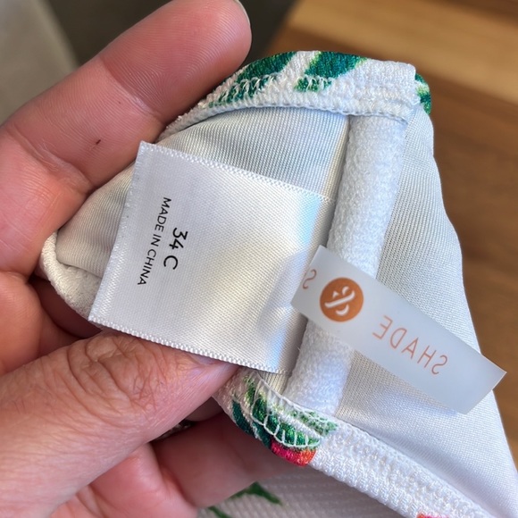 NWOT Shade & Shore Bikini Top
Beautiful design. Size 34C
#124A - Picture 2 of 4